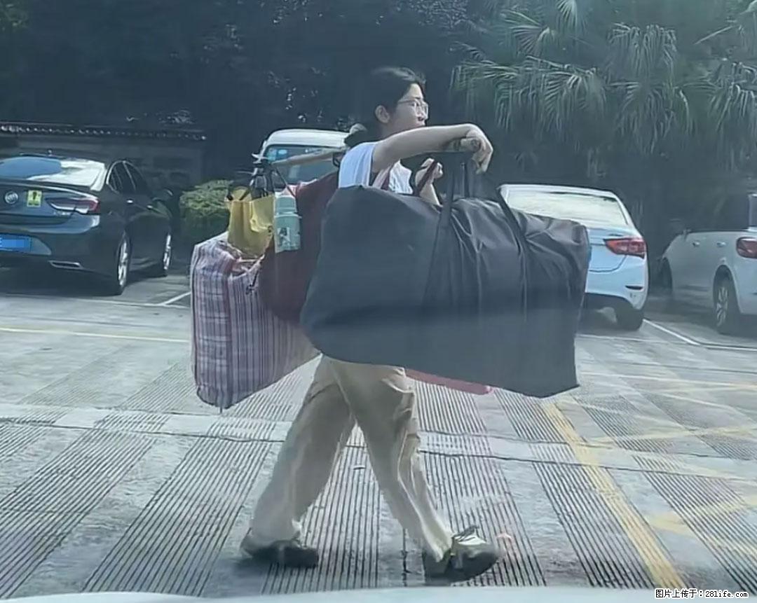 全网追的“扁担女孩”，找了一份暑假工，时薪12元 - 克拉玛依生活资讯 - 克拉玛依28生活网 klmy.28life.net
